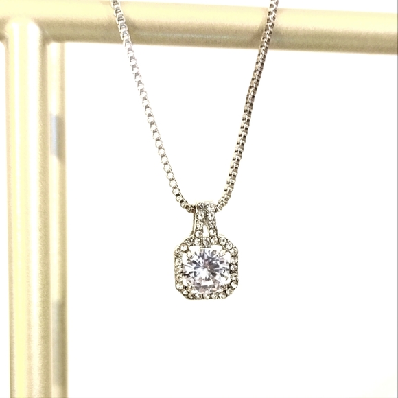 Cubic zirconia pendant necklace - Picture 5 of 5